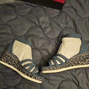 Vince camuto Women Jilesa Sandals